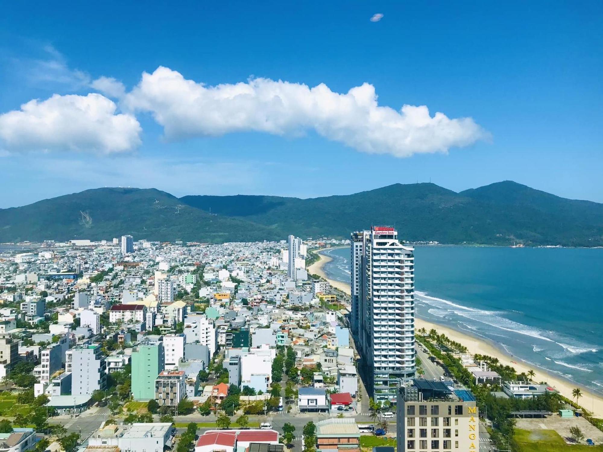 Luxury Apartment - Rooftop Swimming Pool - Beach Front - Hinata Apartment Дананг Экстерьер фото
