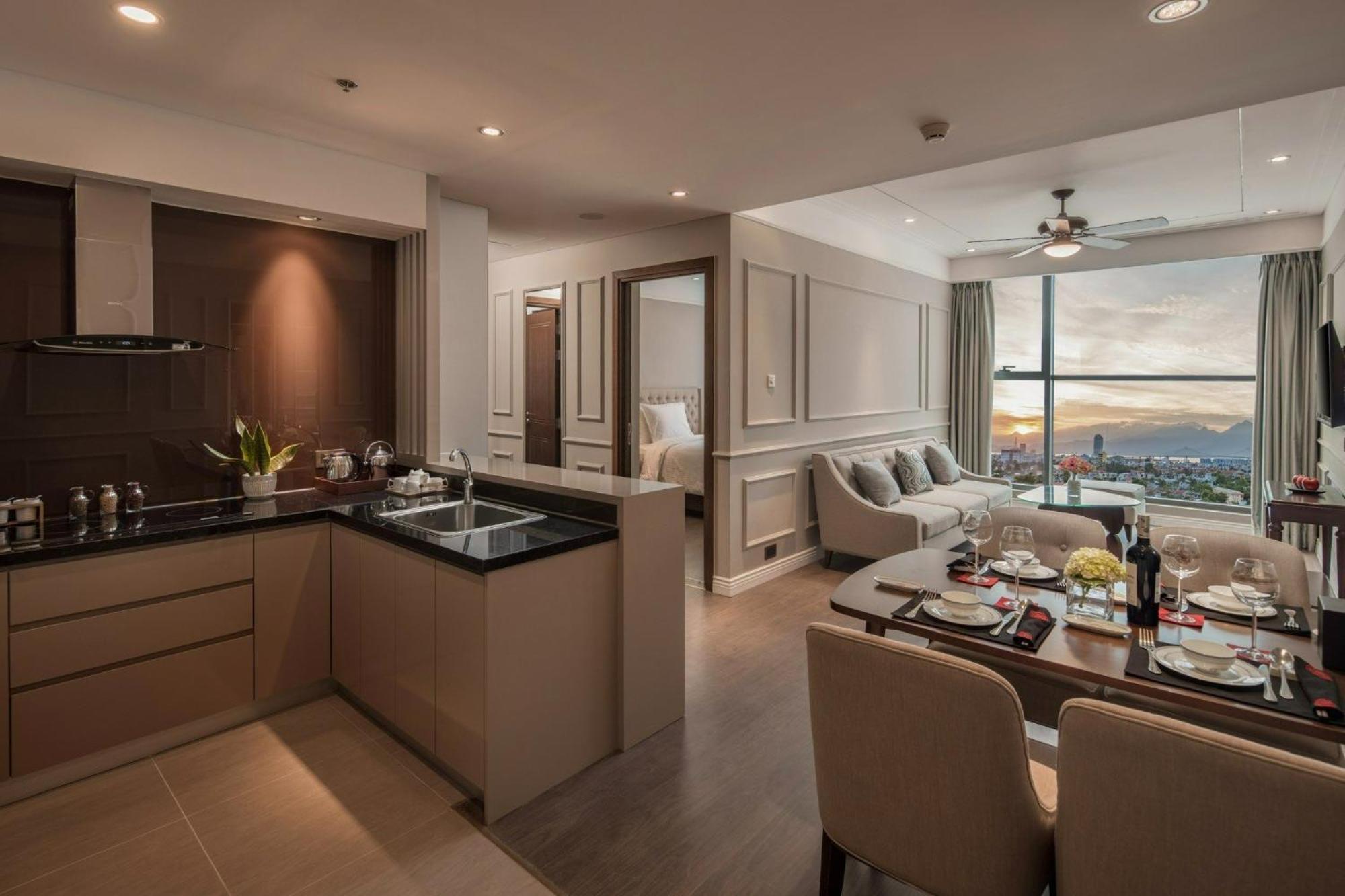 Luxury Apartment - Rooftop Swimming Pool - Beach Front - Hinata Apartment Дананг Экстерьер фото