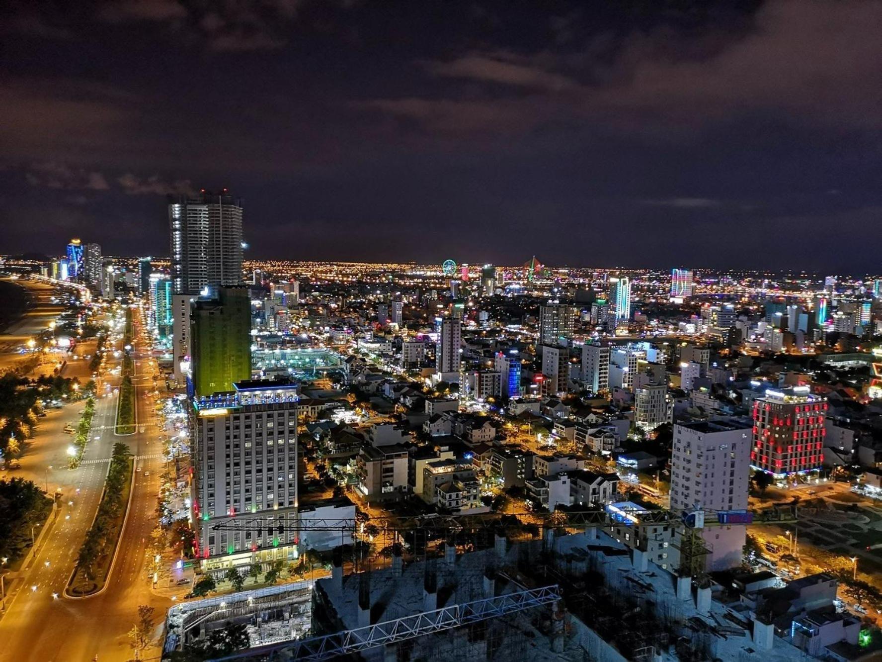 Luxury Apartment - Rooftop Swimming Pool - Beach Front - Hinata Apartment Дананг Экстерьер фото