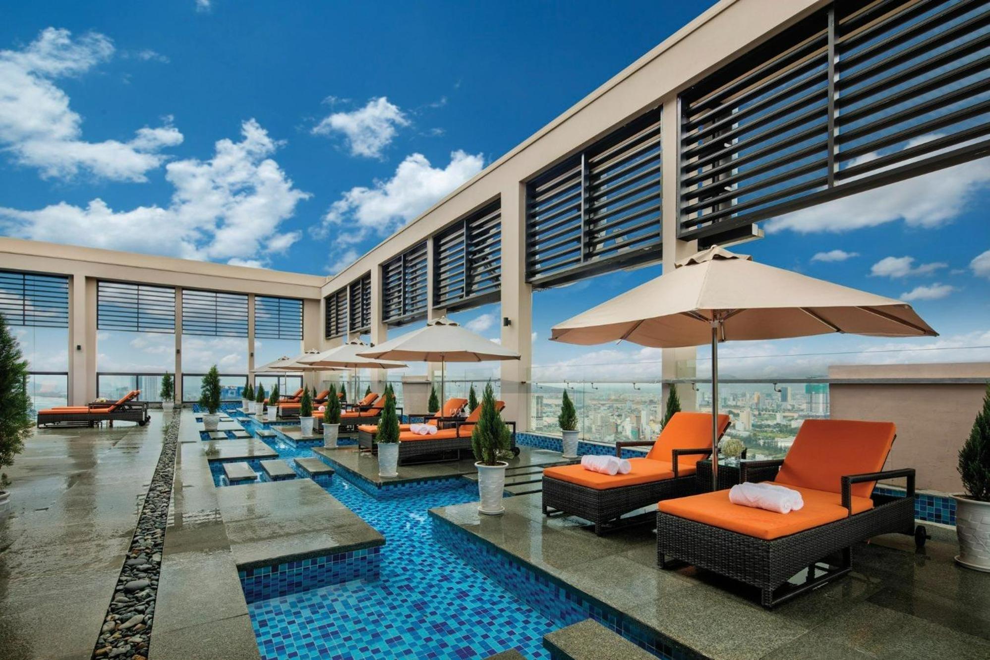 Luxury Apartment - Rooftop Swimming Pool - Beach Front - Hinata Apartment Дананг Экстерьер фото