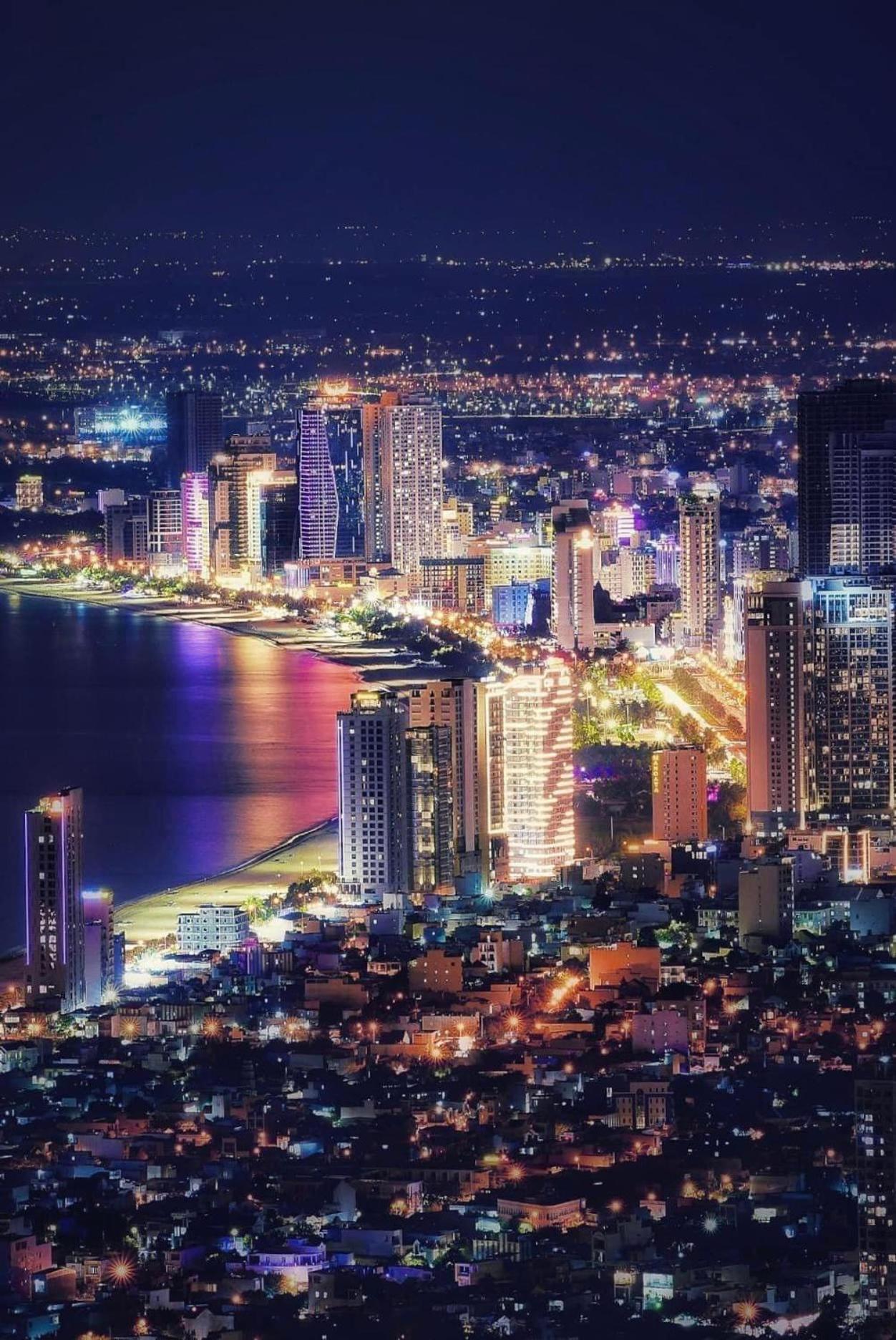 Luxury Apartment - Rooftop Swimming Pool - Beach Front - Hinata Apartment Дананг Экстерьер фото